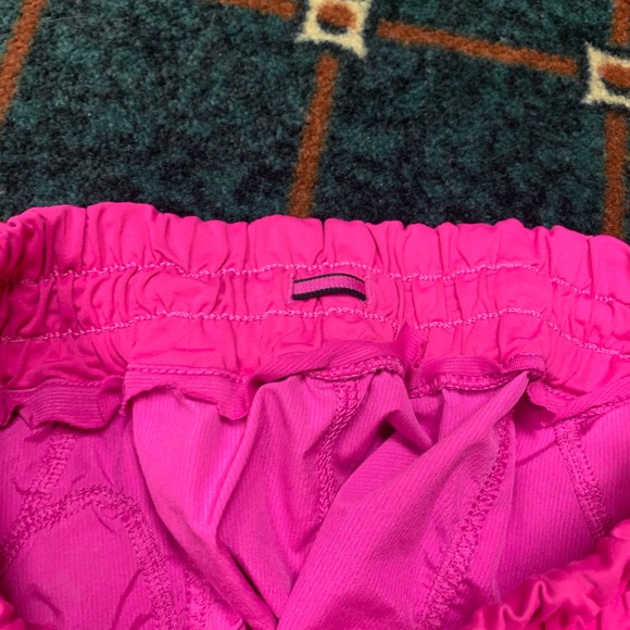 Vintage hot pink lululemon shorts not sold anymore with big front pockets - Picture 5 of 5